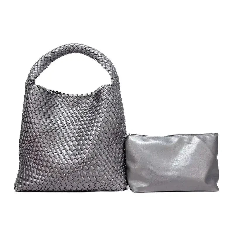 Bolsa Média Trançada Cora: Estilo e Praticidade para o Seu Dia a Dia