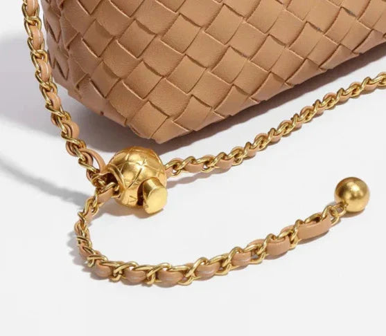 Bolsa Trançada Julieta: Estilo e Praticidade Para o Seu Dia a Dia