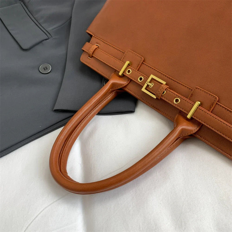 Bolsa Grande Larissa: Estilo e Conforto Para o Seu Dia a Dia