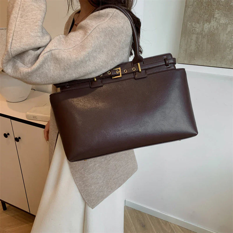 Bolsa Grande Larissa: Estilo e Conforto Para o Seu Dia a Dia