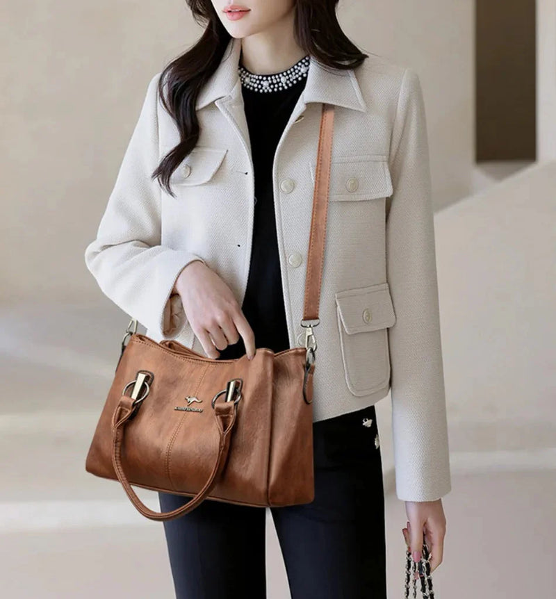 Bolsa Aura Legrand: Sofisticação e Conforto em Couro Genuíno