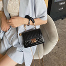 Bolsa Luna: Estilo e Praticidade para o Seu Dia a Dia