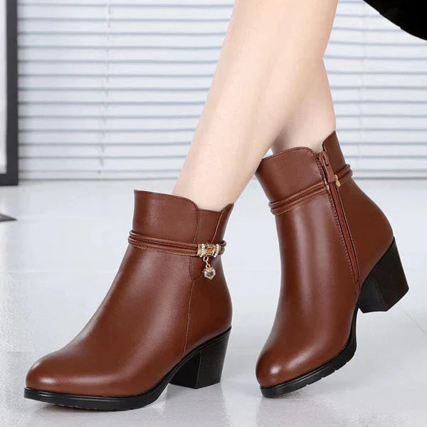 Bota Feminina de Couro Pelúcida - CozyChic