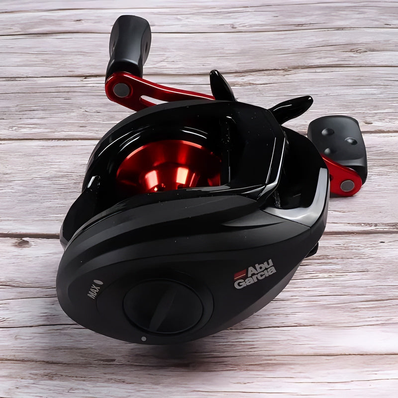 Carretilha Abu Garcia Black Max3: Desempenho Superior com Drag de 8,1kg e 5 Rolamentos de Aço Inoxidável