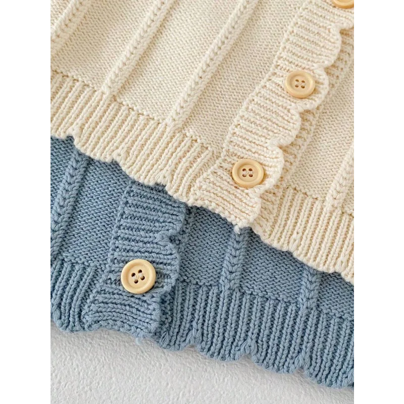 Casaco Infantil de Tricot Confortável em Bege e Azul para Aquecer com Estilo