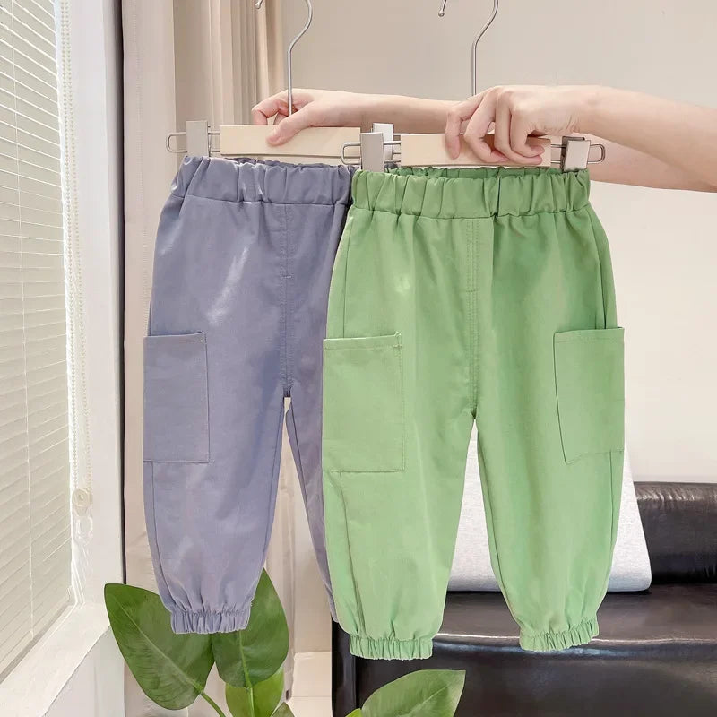 Conjunto Infantil Estiloso: Camisa Listrada e Calça Casual para Conforto e Liberdade