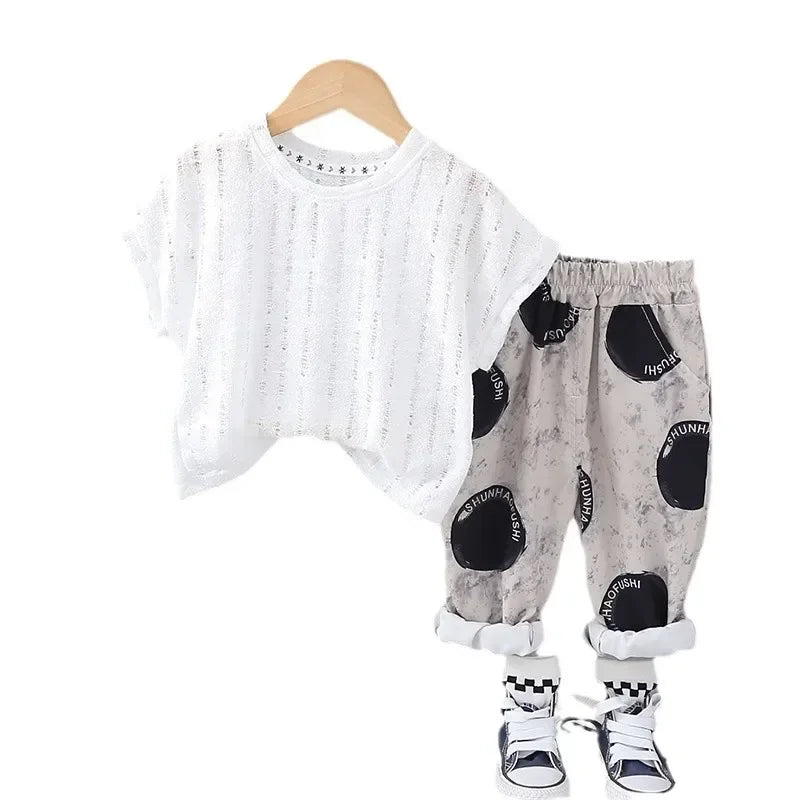 Conjunto de Verão Unissex Infantil: Camiseta e Shorts Confortáveis para Momentos de Liberdade