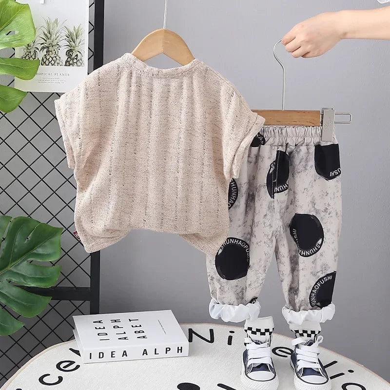 Conjunto de Verão Unissex Infantil: Camiseta e Shorts Confortáveis para Momentos de Liberdade