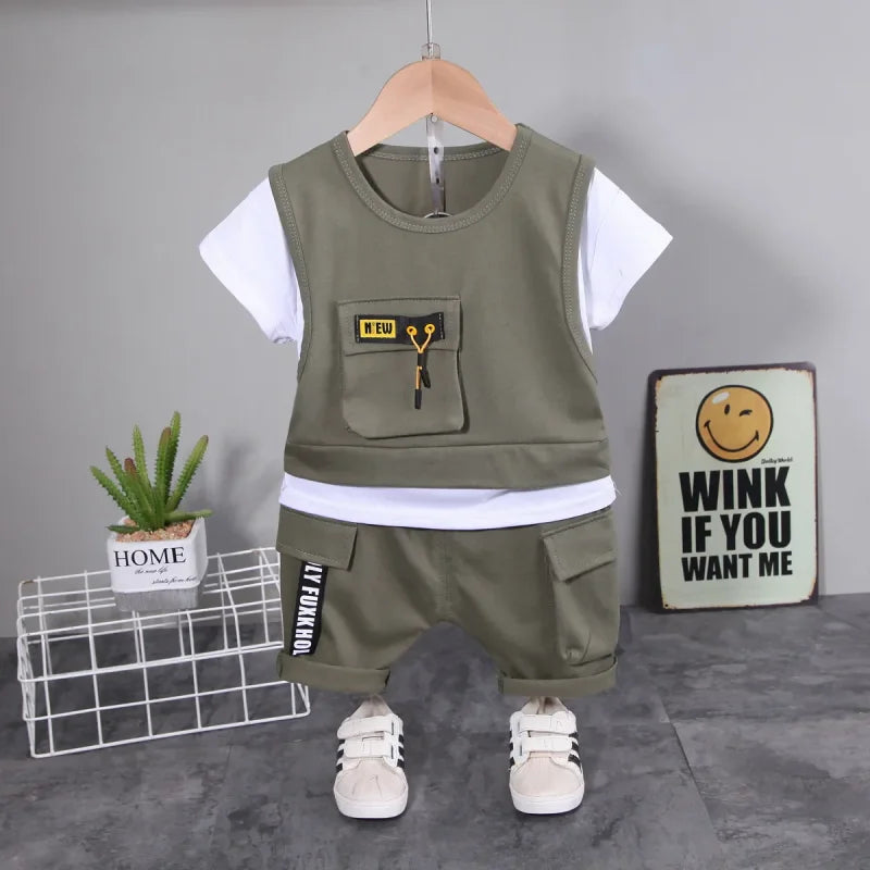 Conjunto Infantil Confortável: Camiseta Dupla e Shorts Casuais para Momentos de Liberdade