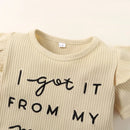 Conjunto Infantil Confortável com Camiseta de Letras e Shorts Xadrez