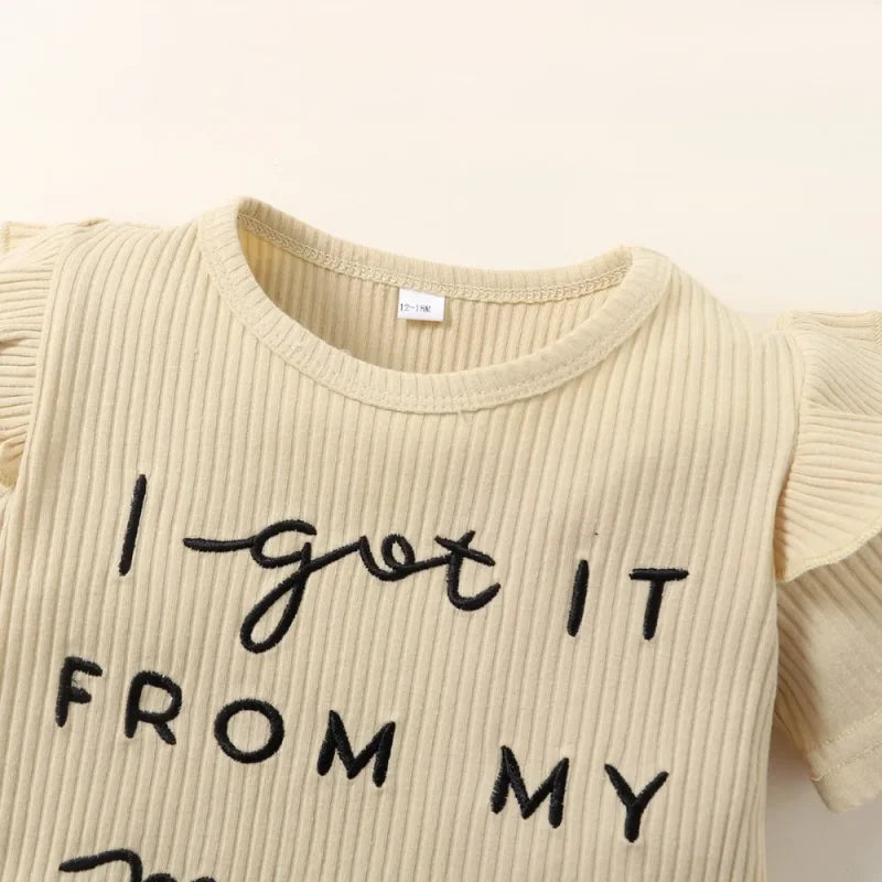 Conjunto Infantil Confortável com Camiseta de Letras e Shorts Xadrez