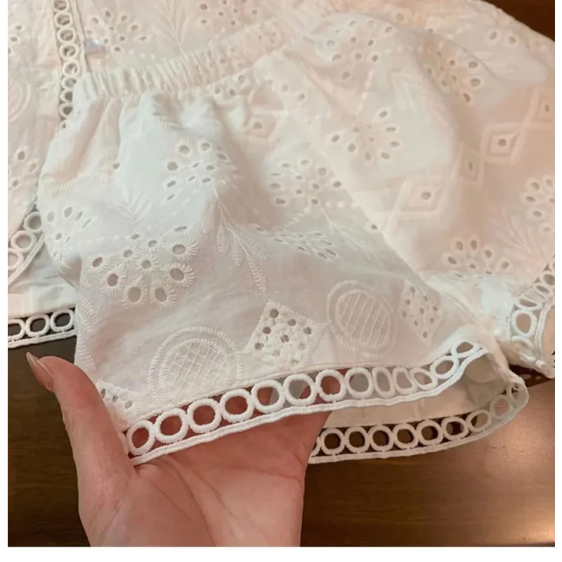 Conjunto Infantil Feminino Alice: Short e Blusa Branca para Conforto e Estilo