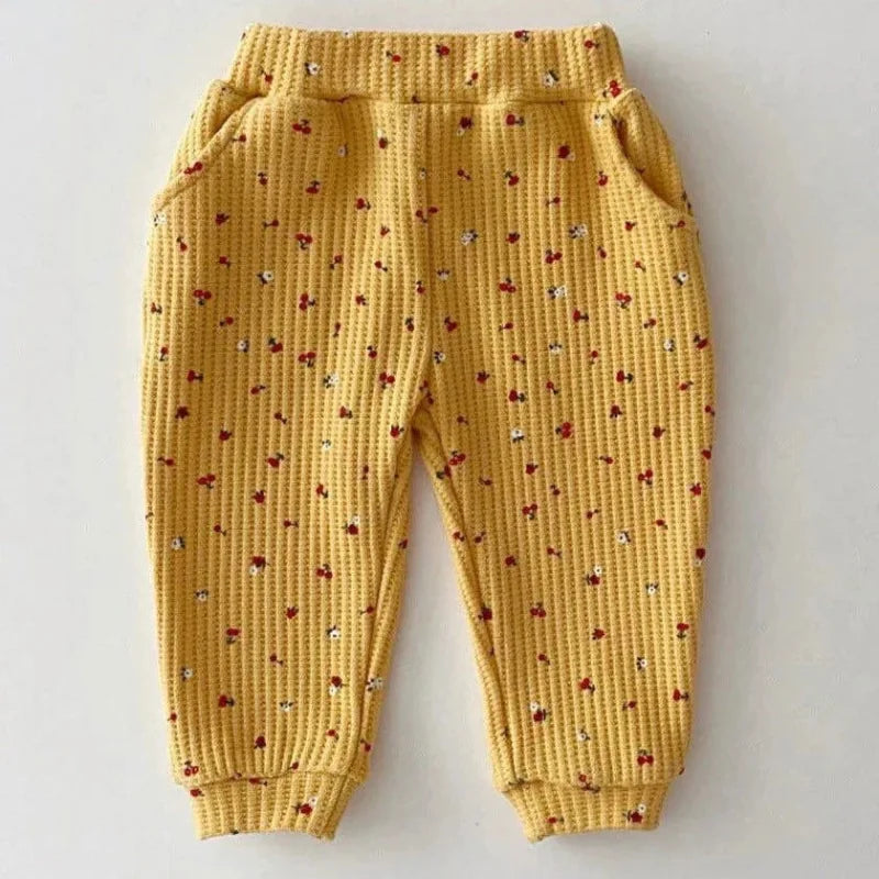 Conjunto Infantil em Moletom com Estampa de Flores e Frutas - Conforto e Estilo para Pequenos