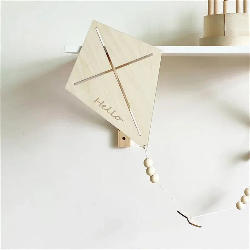 Teto de Sonhos: Pipa de Madeira Lenogue para Decoração Infantil