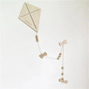 Teto de Sonhos: Pipa de Madeira Lenogue para Decoração Infantil