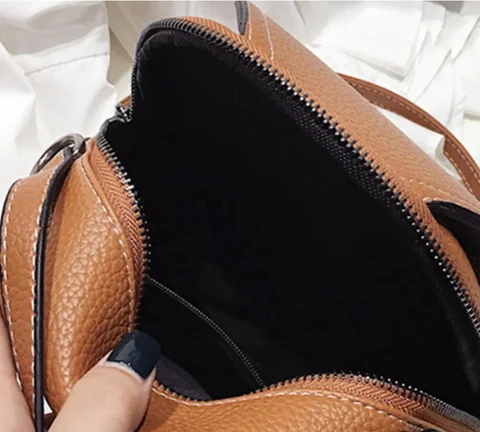 Mochila Felyciia Premium: Elegância e Conforto em Couro Genuíno