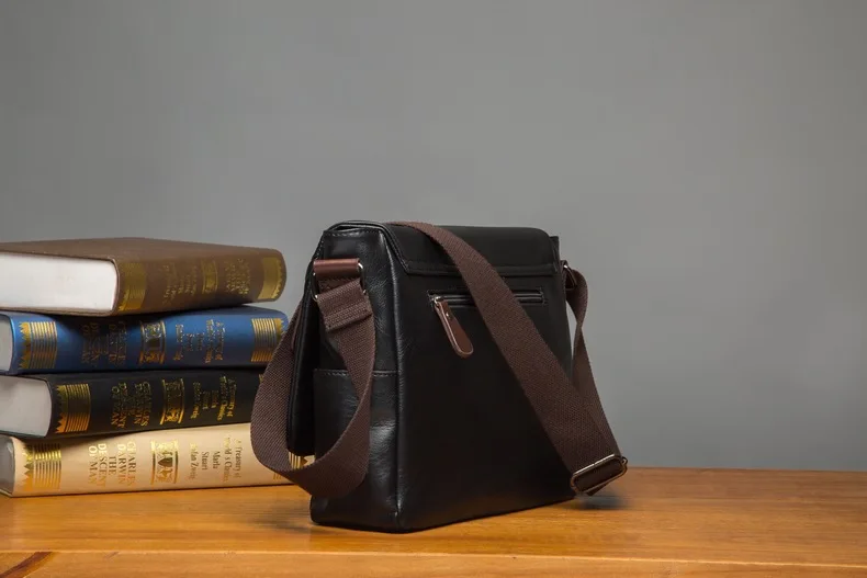 Bolsa Masculina em Couro Genuíno - Estilo e Praticidade Vitange