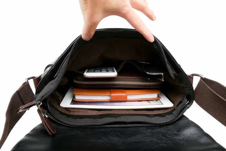 Elegância e Praticidade: Bolsa Masculina em Couro Genuíno Vitange Premium