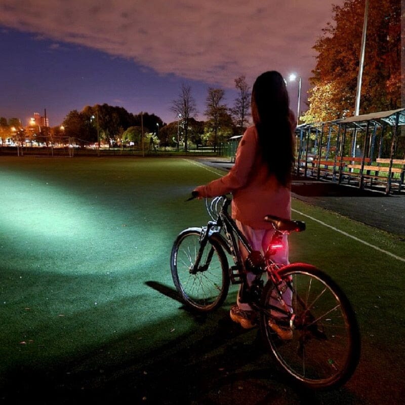 Farol de Bicicleta com 8 LEDs T6 6.400 Lumens Recarregável USB