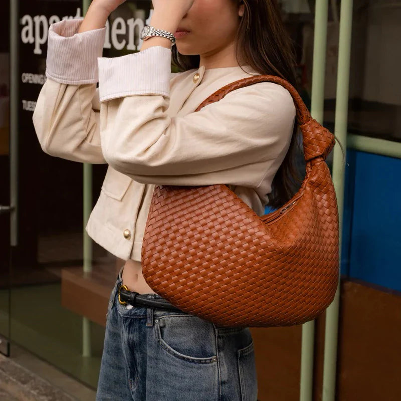 Bolsa Hobo Elena em Couro Trançado – Estilo e Conforto para o Seu Dia a Dia
