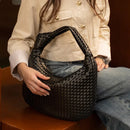 Bolsa Hobo Elena em Couro Trançado – Estilo e Conforto para o Seu Dia a Dia
