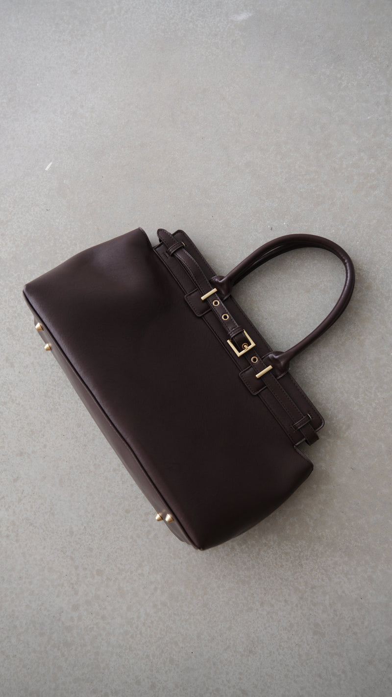 Bolsa Grande Larissa: Estilo e Conforto Para o Seu Dia a Dia