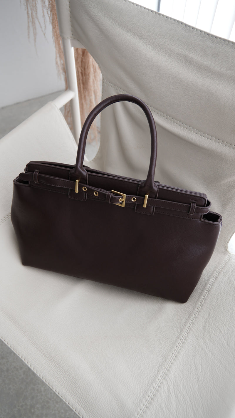 Bolsa Grande Larissa: Estilo e Conforto Para o Seu Dia a Dia