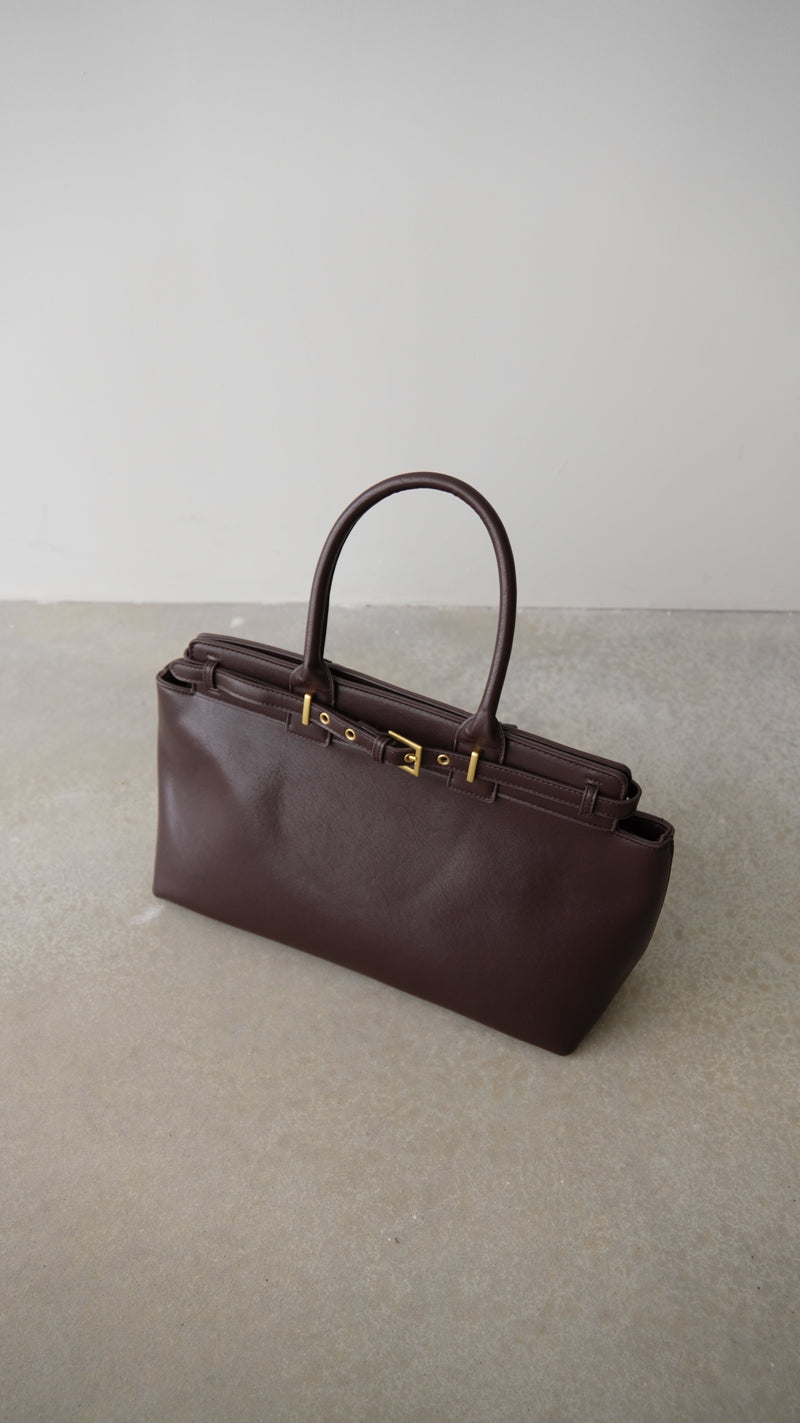 Bolsa Grande Larissa: Estilo e Conforto Para o Seu Dia a Dia