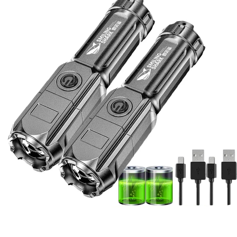 Lanterna Tática LED Recarregável: Iluminação Confiável e Impermeável para Aventuras Longas