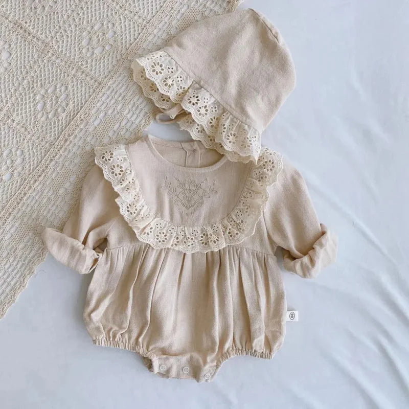 Macacão Romper Infantil com Touca Carlota em Bege – Conforto e Estilo para Pequenos Aventureiros