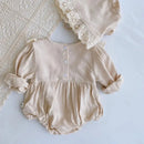 Macacão Romper Infantil com Touca Carlota em Bege – Conforto e Estilo para Pequenos Aventureiros