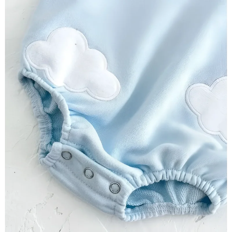 Macacão Romper Infantil Com Estampa de Nuvens – Conforto e Liberdade Para o Seu Pequeno