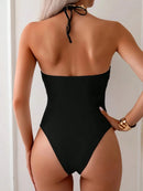 Maiô Monokíni Sexy com Decote Halter e Detalhe Vazado em Metal