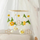 Mobile de Madeira Abelha com Sino para Criar Conforto e Encantamento no Quarto do Bebê