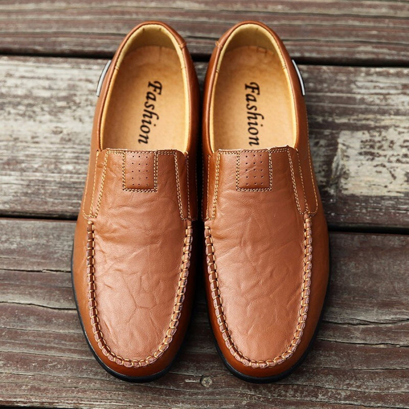 Mocassim Masculino de Couro Genuíno - Conforto e Estilo Maximilian