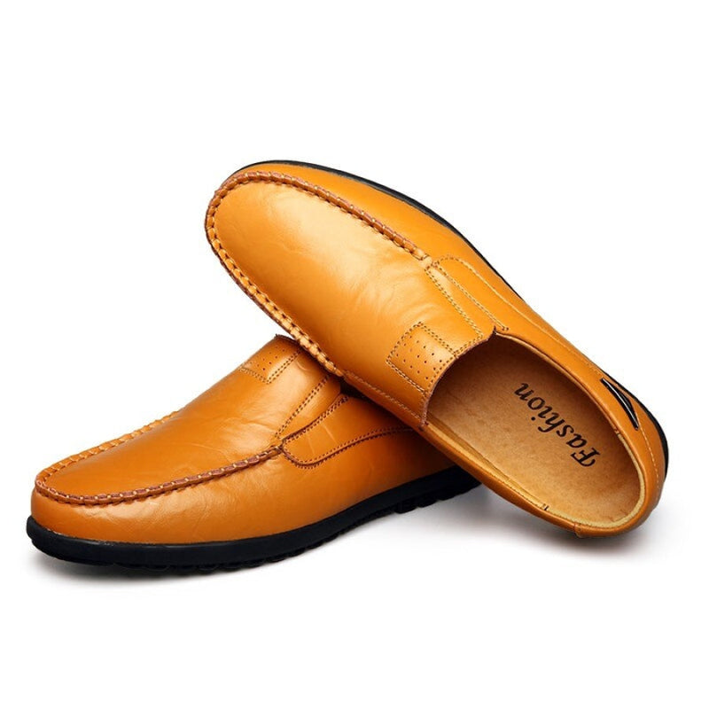 Mocassim Masculino de Couro Genuíno - Conforto e Estilo Maximilian