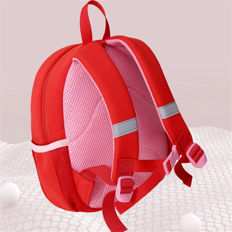 Mochila Infantil Rosa com Estampa de Flor de Cerejeira – Estilo e Conforto para Aventureiras
