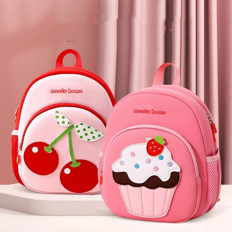 Mochila Infantil Rosa com Estampa de Flor de Cerejeira – Estilo e Conforto para Aventureiras