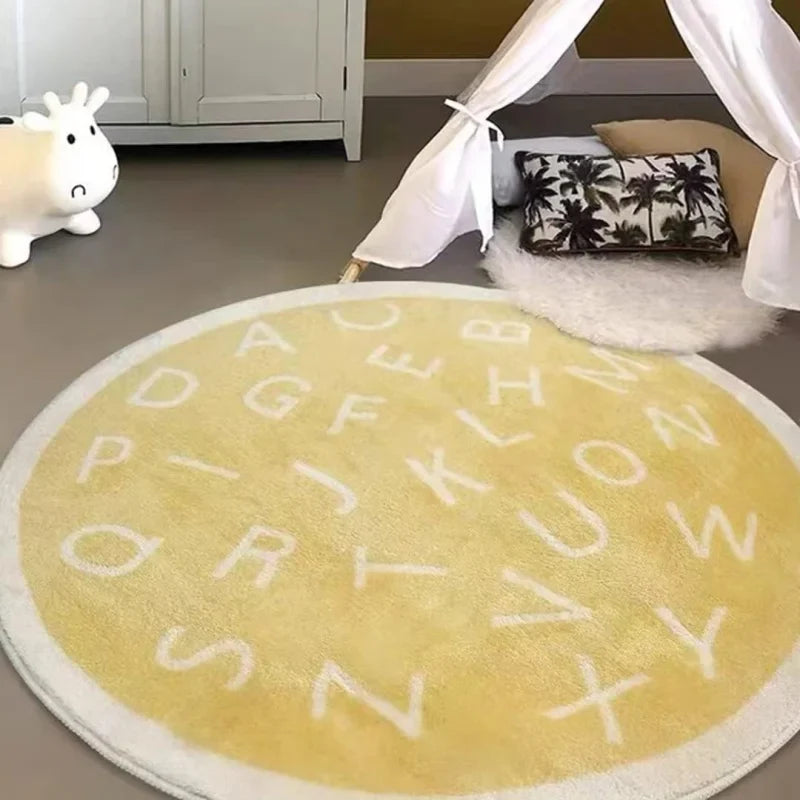 Tapete Redondo Infantil Amarelo com Alfabeto – Conforto e Estímulo para Brincadeiras Criativas