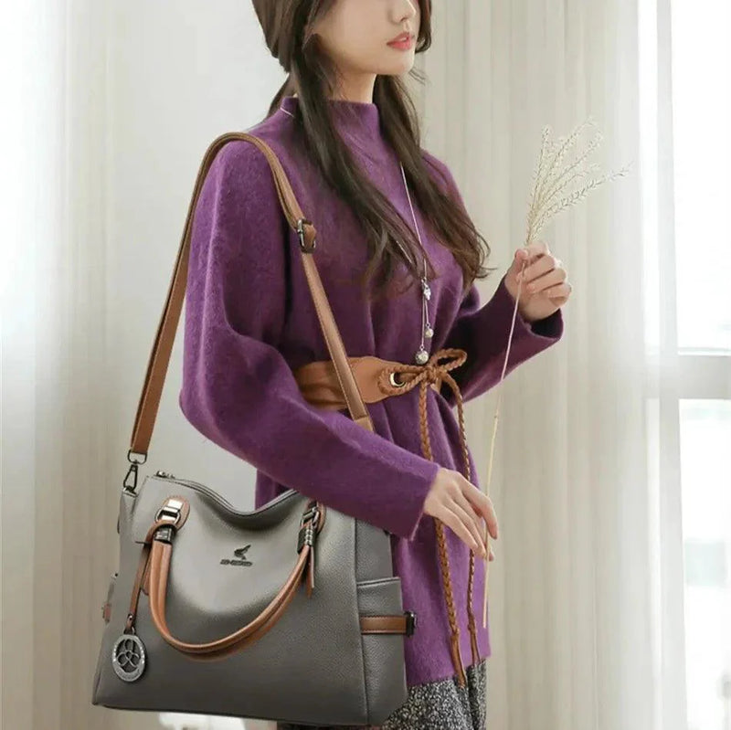 Bolsa Helena em Couro Legítimo: Estilo e Praticidade para o Dia a Dia