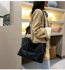 Bolsa Adrena em Couro Legítimo - Estilo e Praticidade para o Seu Dia a Dia