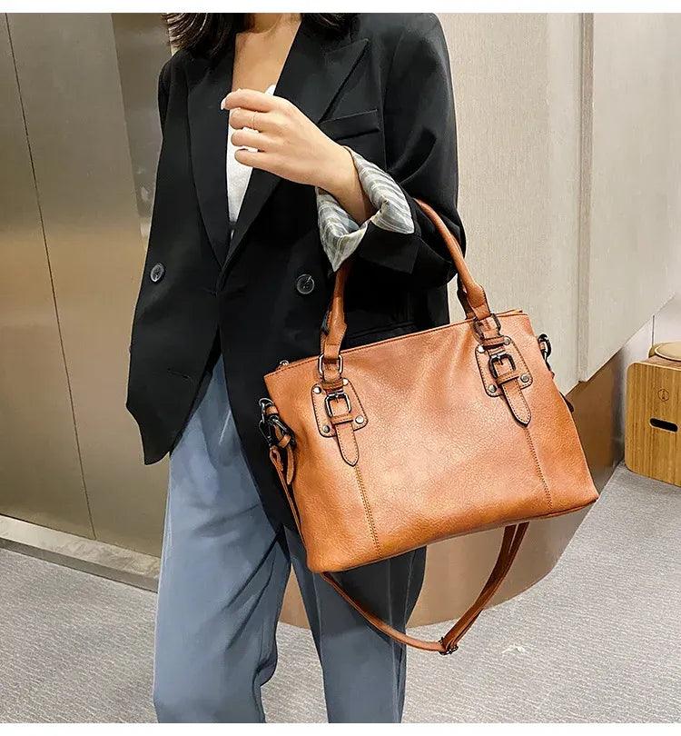 Bolsa Adrena em Couro Legítimo - Estilo e Praticidade para o Seu Dia a Dia