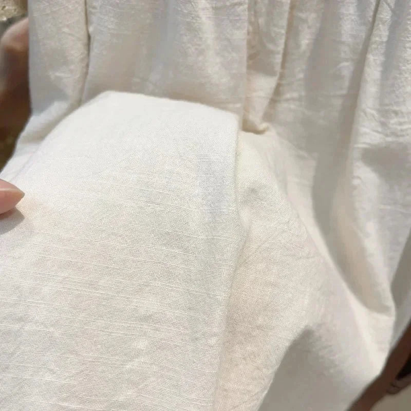 Vestido Infantil Bordado Abigail em Bege: Conforto e Estilo para Pequenas Donzelas