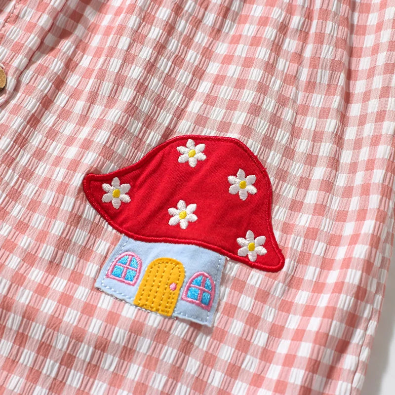 Vestido Infantil Xadrez Vermelho com Estampa de Cogumelo – Conforto e Estilo para Pequenas Aventureiras